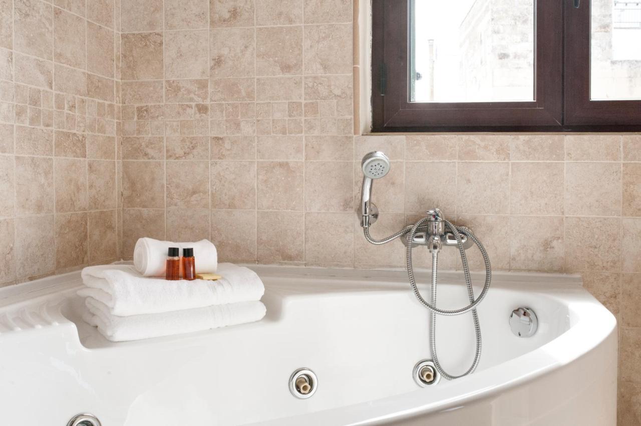 Castriota 19 - Jacuzzi Apartment Sit Лече Екстериор снимка